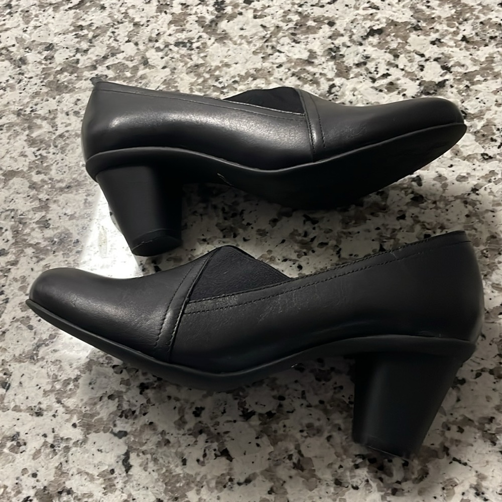 Vionic | Sumner Genuine Leather Black Pumps w/ Orthaheel Size 7.5 - Picture 5 of 10